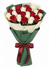 Букет Микс из красных и белых роз в Оршанке