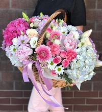 Композиция солнечный день в Оршанке Цветочная композиция из Розы, Хризантемы, Пионы и Лизиантусы в корзине в Оршанке