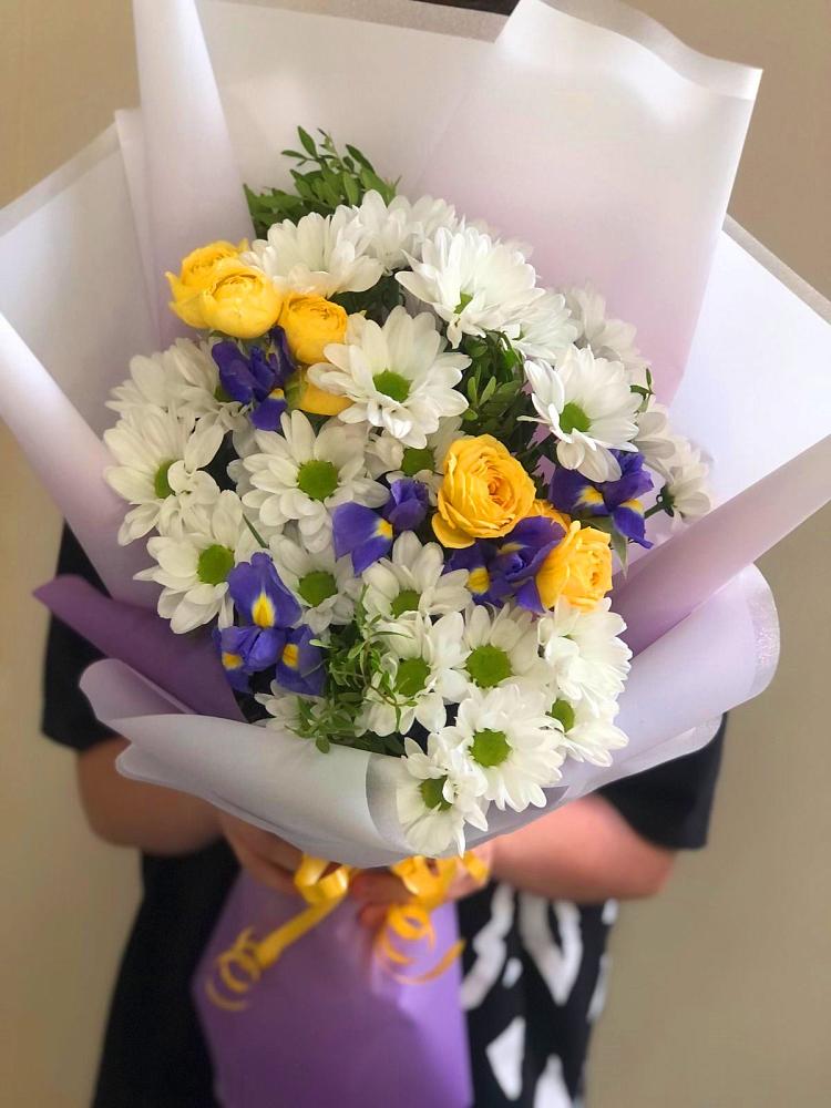 Букет цветов из: Ирисы, Хризантемы и Розы в Оршанке