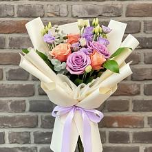 Букет цветов из:  Лизиантусы и Розы в Оршанке