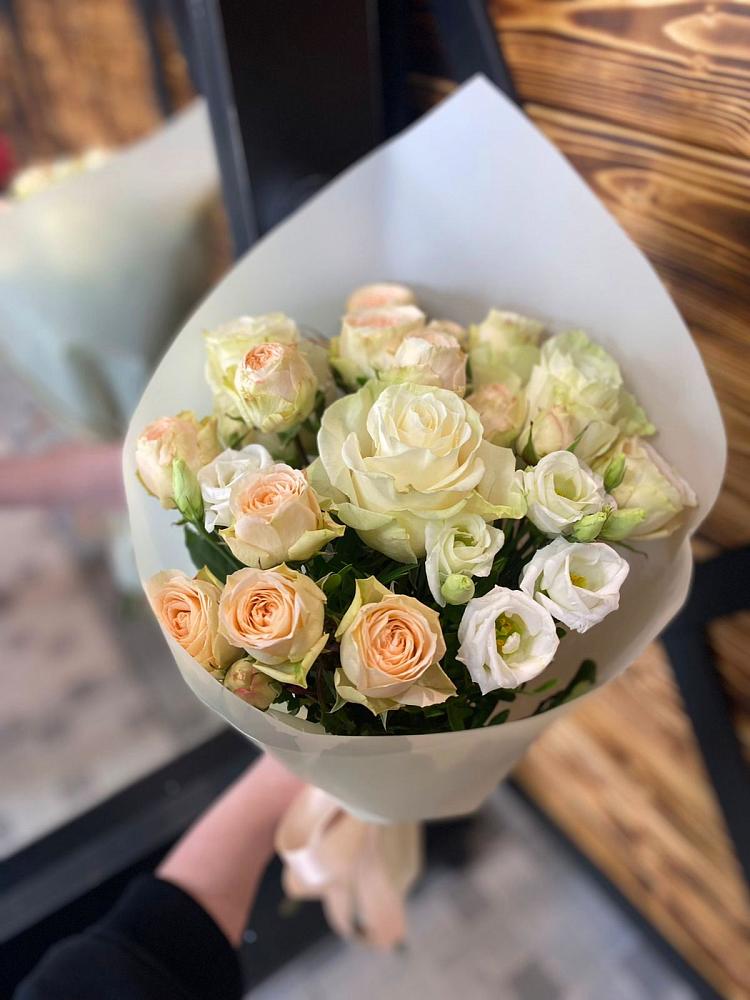 Букет цветов из: Розы и Лизиантусы в Оршанке